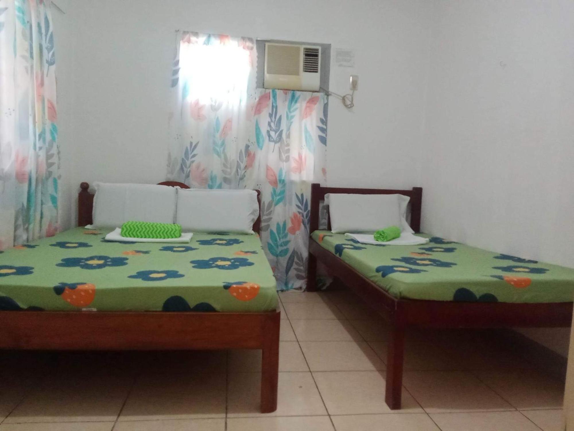 Pescador View - Beachfront & Nearby The Ocean Hostels & Restaurant モアルボアル 部屋 写真