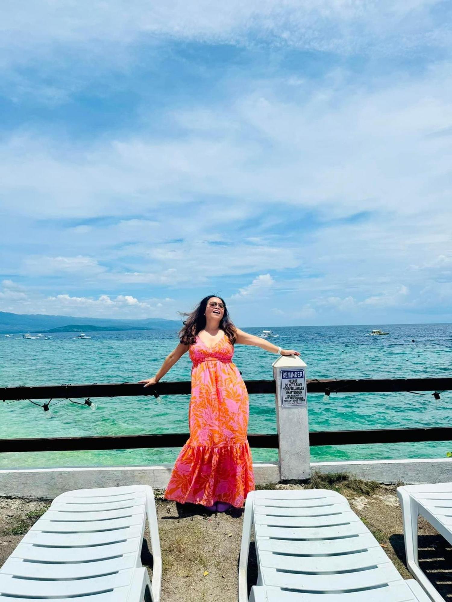 Pescador View - Beachfront & Nearby The Ocean Hostels & Restaurant モアルボアル エクステリア 写真