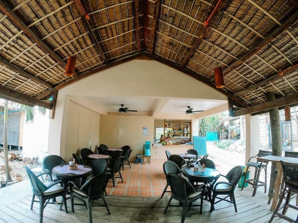 Pescador View - Beachfront & Nearby The Ocean Hostels & Restaurant モアルボアル エクステリア 写真